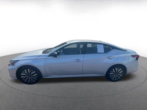 Used 2025 Nissan Altima 2.5 SV FWD image 8