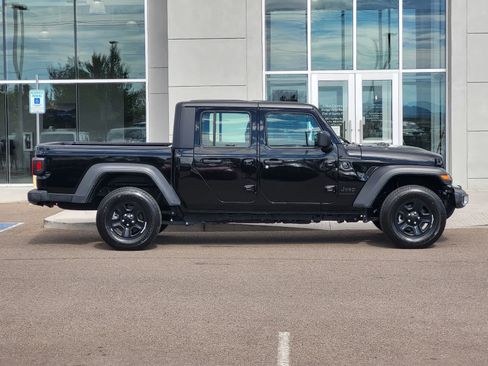 Used 2025 Jeep Gladiator Sport AWD/4WD image 4