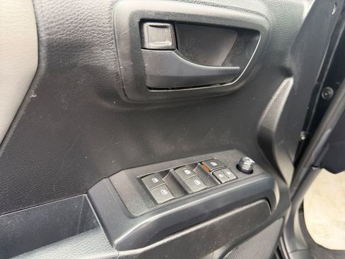Used 2022 Toyota Tacoma SR AWD/4WD image 11