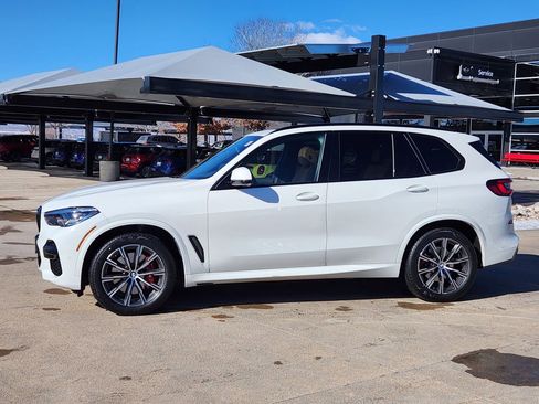 Used 2022 BMW X5 xDrive40i w/ M Sport Package image 2