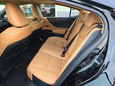 Used 2023 Lexus ES 350 w/ Premium Package image 11