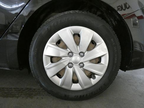 Used 2018 Kia Rio S image 9