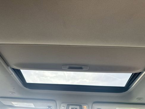 Used 2025 Toyota Sienna XLE FWD image 19