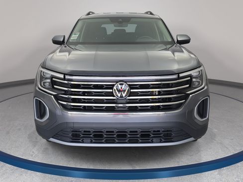 Used 2024 Volkswagen Atlas SE AWD/4WD image 2