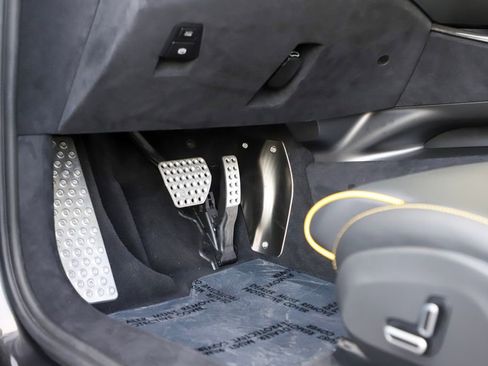 Certified 2025 Ferrari Purosangue image 32