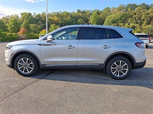 Used 2022 Lincoln Nautilus Reserve image 4