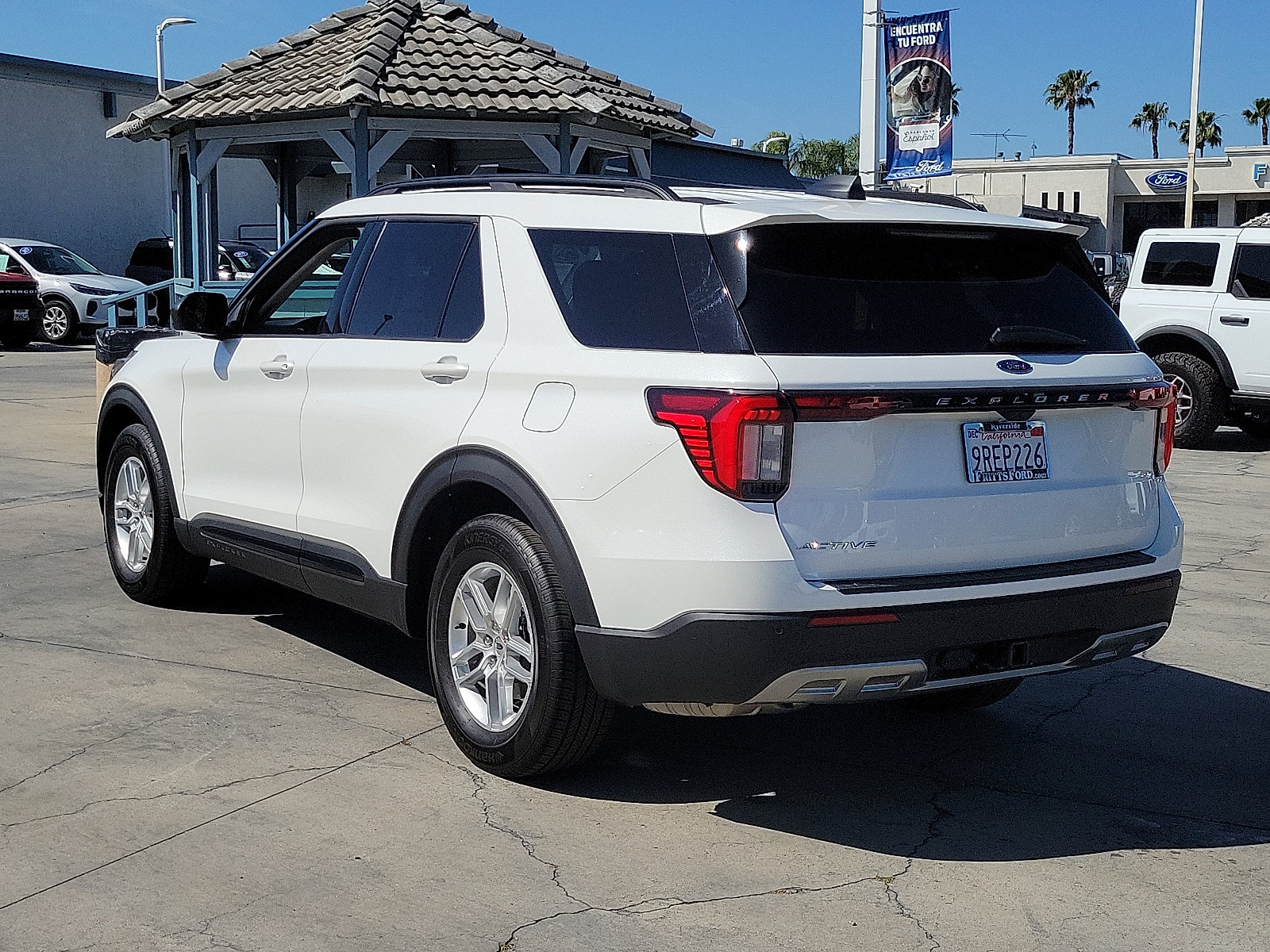 Used 2026 Ford Explorer Active w/ Active Comfort Package RWD image 3