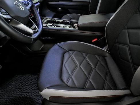 Certified 2025 Volkswagen Atlas Peak Edition SE image 11