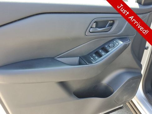 Used 2025 Nissan Rogue S AWD/4WD image 19