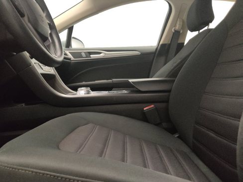 Used 2020 Ford Fusion SE FWD image 17