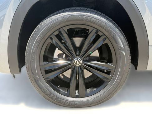 Certified 2023 Volkswagen Atlas SEL R-Line AWD/4WD image 12