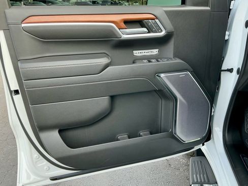 Used 2022 GMC Sierra 1500 Denali image 46