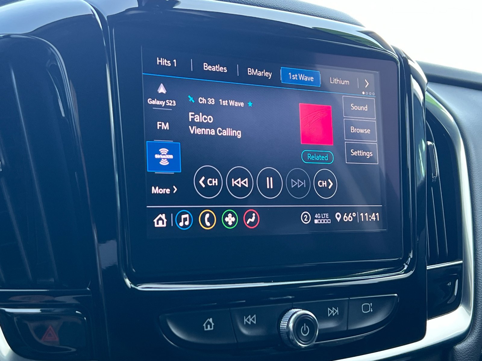 Used 2021 Chevrolet Traverse LT FWD image 19