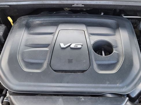 Used 2018 Jeep Grand Cherokee Altitude AWD/4WD image 16