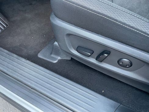 Used 2025 Nissan Pathfinder SV image 24