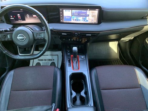 Used 2025 Nissan Kicks SR w/ SR Premium Package FWD image 14