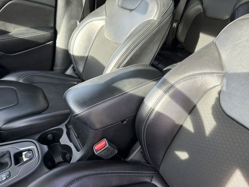 Certified 2020 Jeep Cherokee Latitude Plus w/ Cold Weather Group image 29