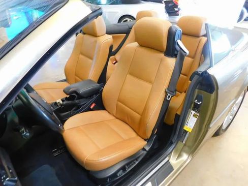 Used 2006 BMW 325Ci Convertible image 32