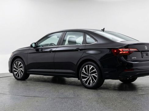 Used 2025 Volkswagen Jetta SE FWD image 6
