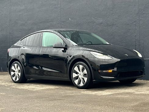Used 2023 Tesla Model Y Long Range AWD/4WD image 9