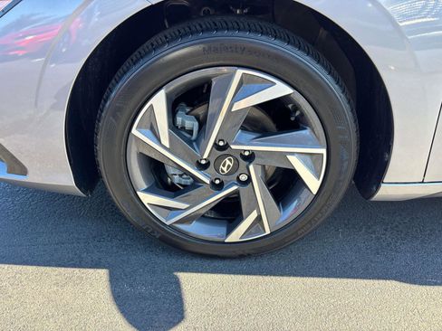 Used 2025 Hyundai Elantra SEL image 6