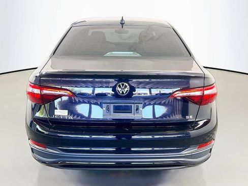 Used 2023 Volkswagen Jetta SE w/ Panoramic Sunroof Package image 7
