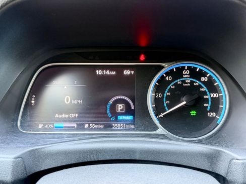 Used 2018 Nissan Leaf SV FWD image 25