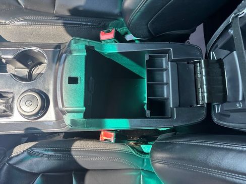 Used 2019 Ford Explorer XLT w/ Equipment Group 202A AWD/4WD image 30