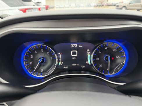 Used 2024 Chrysler Pacifica Touring-L FWD image 15