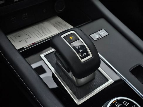 New 2025 Mitsubishi Outlander SE image 24