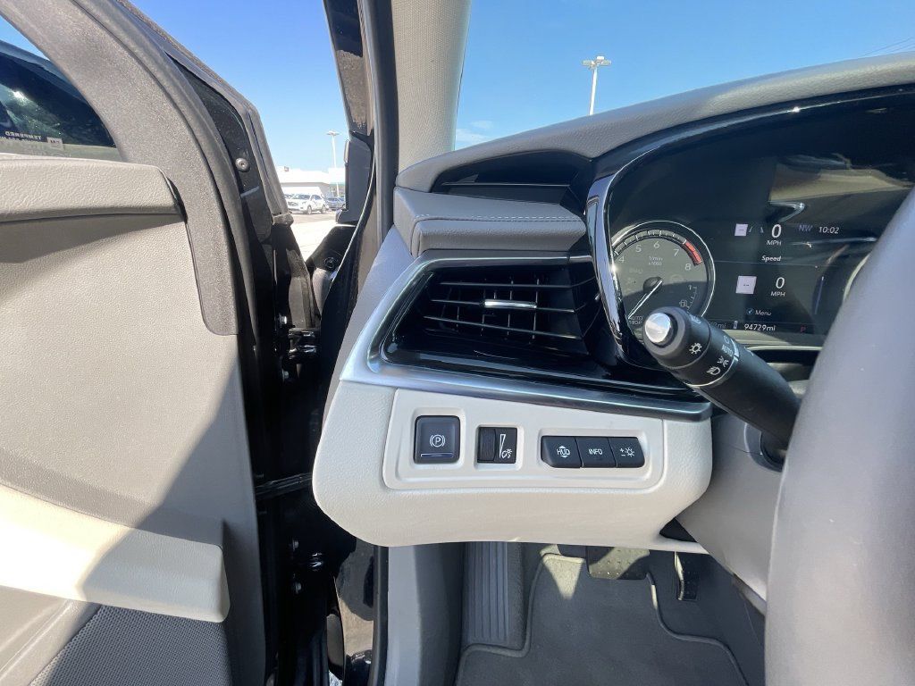Used 2023 Cadillac XT6 Premium Luxury w/ Technology Package FWD image 17