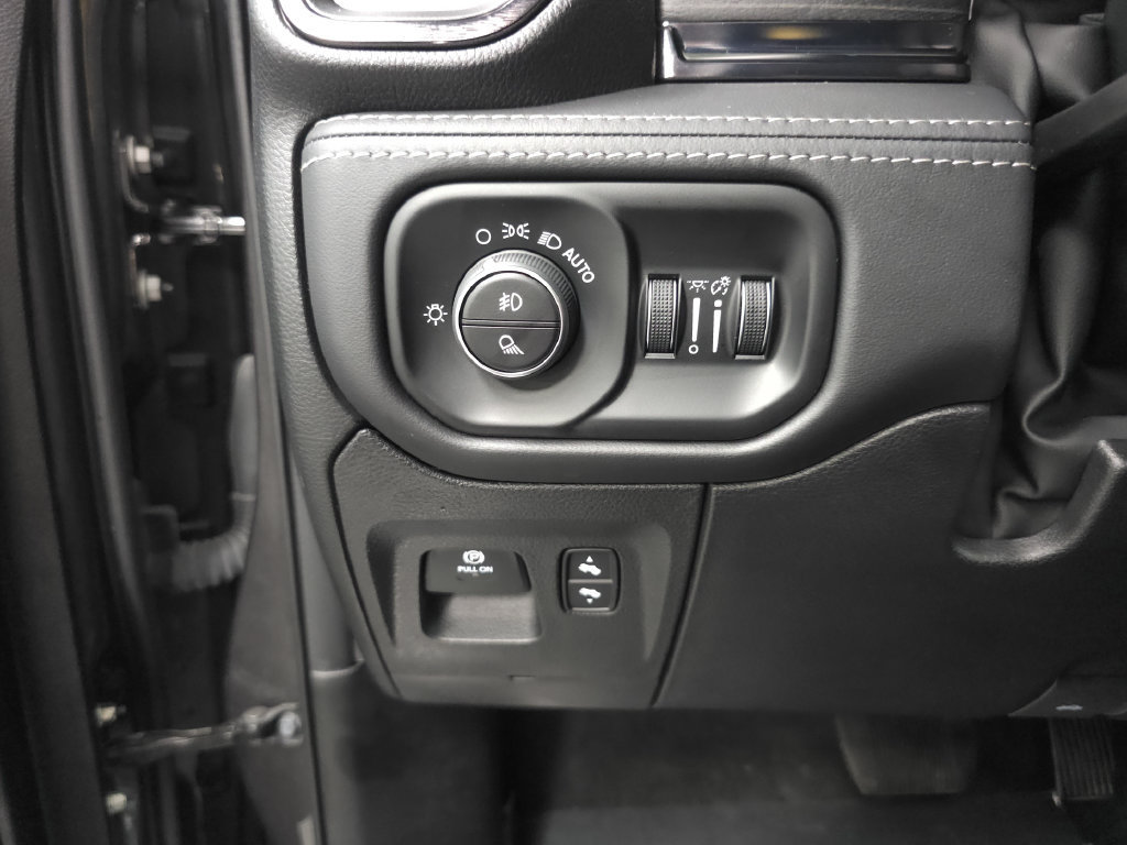 Used 2024 RAM 1500 Limited AWD/4WD image 10