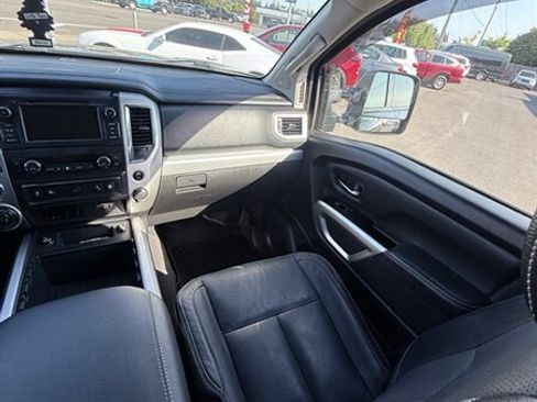 Used 2019 Nissan Titan PRO-4X w/ Pro-4x Convenience Package AWD/4WD image 23