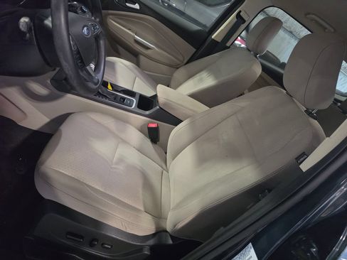Used 2019 Ford Escape SE FWD image 6