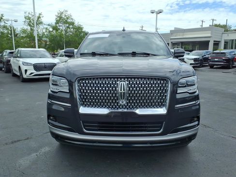 Used 2022 Lincoln Navigator L Reserve AWD/4WD image 2