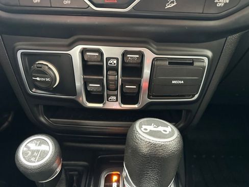 Used 2019 Jeep Wrangler Unlimited Sport S AWD/4WD image 5