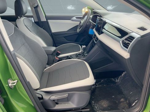 New 2026 Volkswagen Taos SE image 29