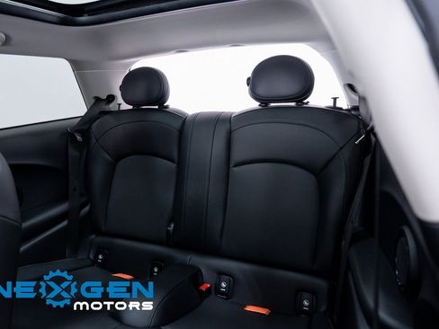 Used 2023 MINI Cooper 2-Door Hardtop image 38