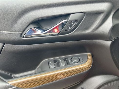 Used 2023 GMC Acadia SLE w/ Driver Convenience Package image 21