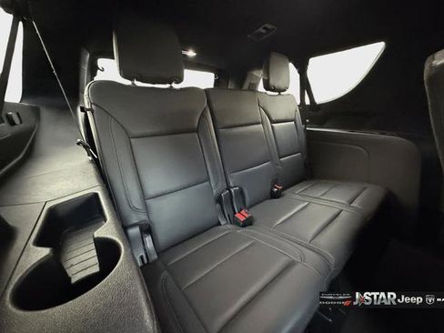 Used 2025 Chevrolet Suburban Z71 AWD/4WD image 20