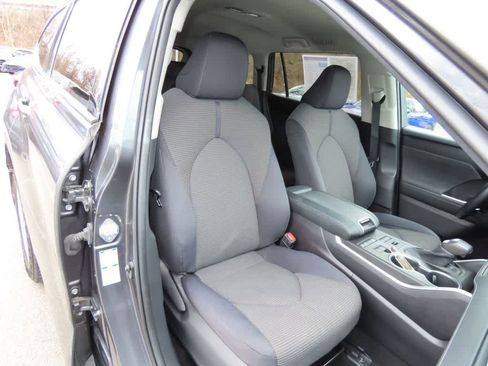 Used 2020 Toyota Highlander LE image 18