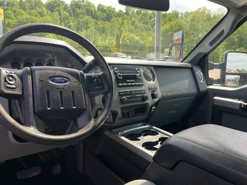 Used 2016 Ford F250 XLT w/ XLT Premium Package AWD/4WD image 10