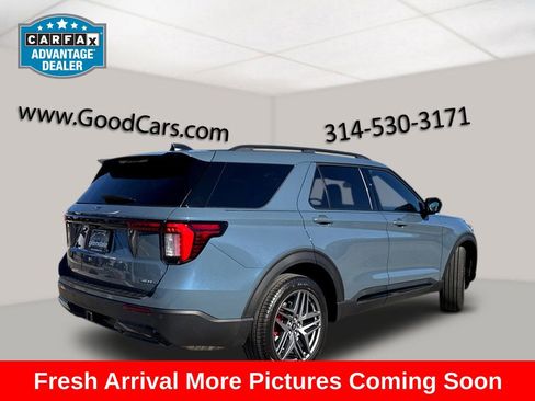 Used 2025 Ford Explorer ST-Line w/ Premium Package image 2