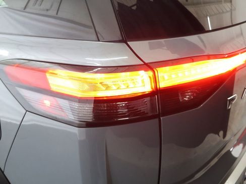 Used 2022 Nissan Pathfinder Platinum image 29