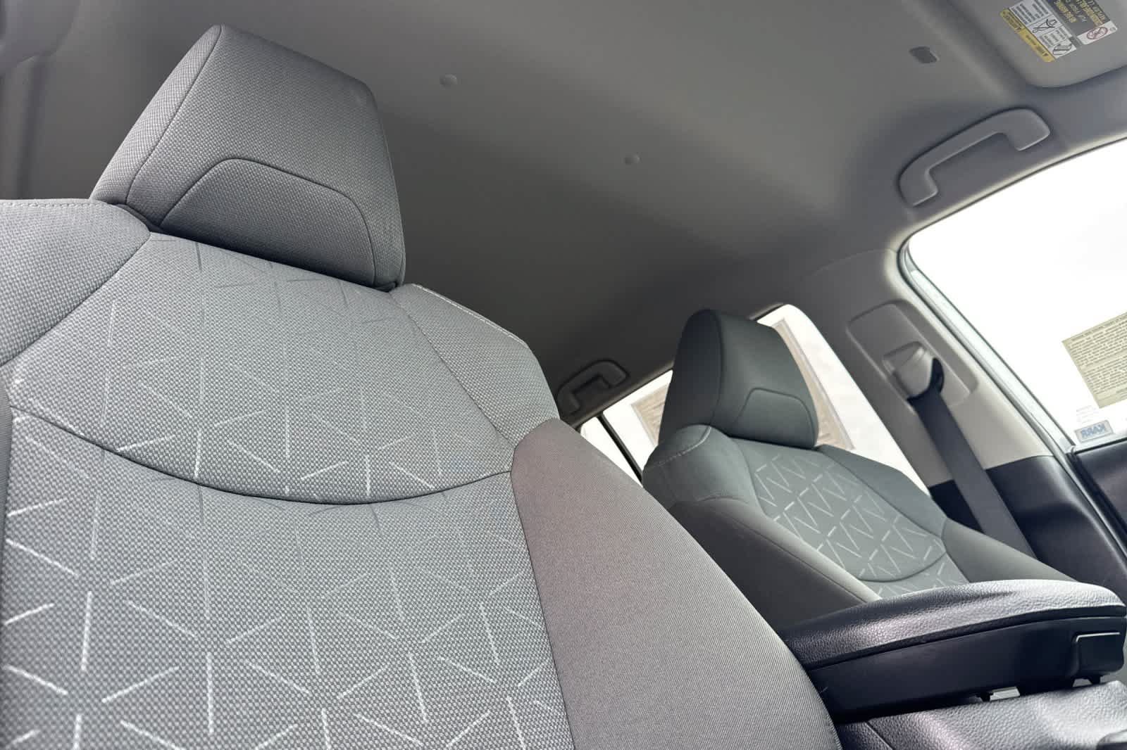 Used 2023 Toyota RAV4 XLE AWD/4WD image 18