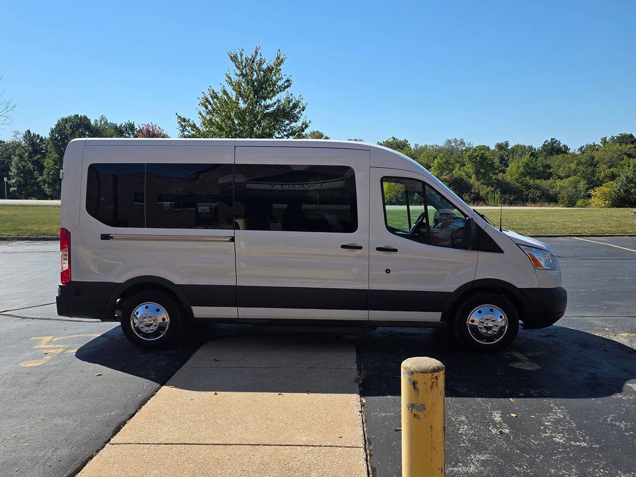 Used 2017 Ford Transit 350 XLT RWD image 5