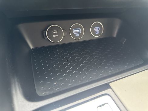 Used 2024 Genesis G70 2.5T image 7