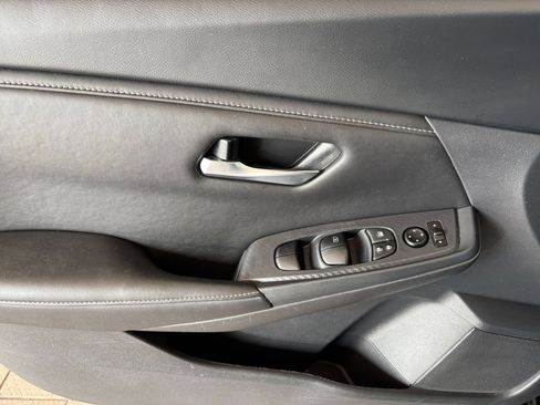 Used 2025 Nissan Sentra SV FWD image 18