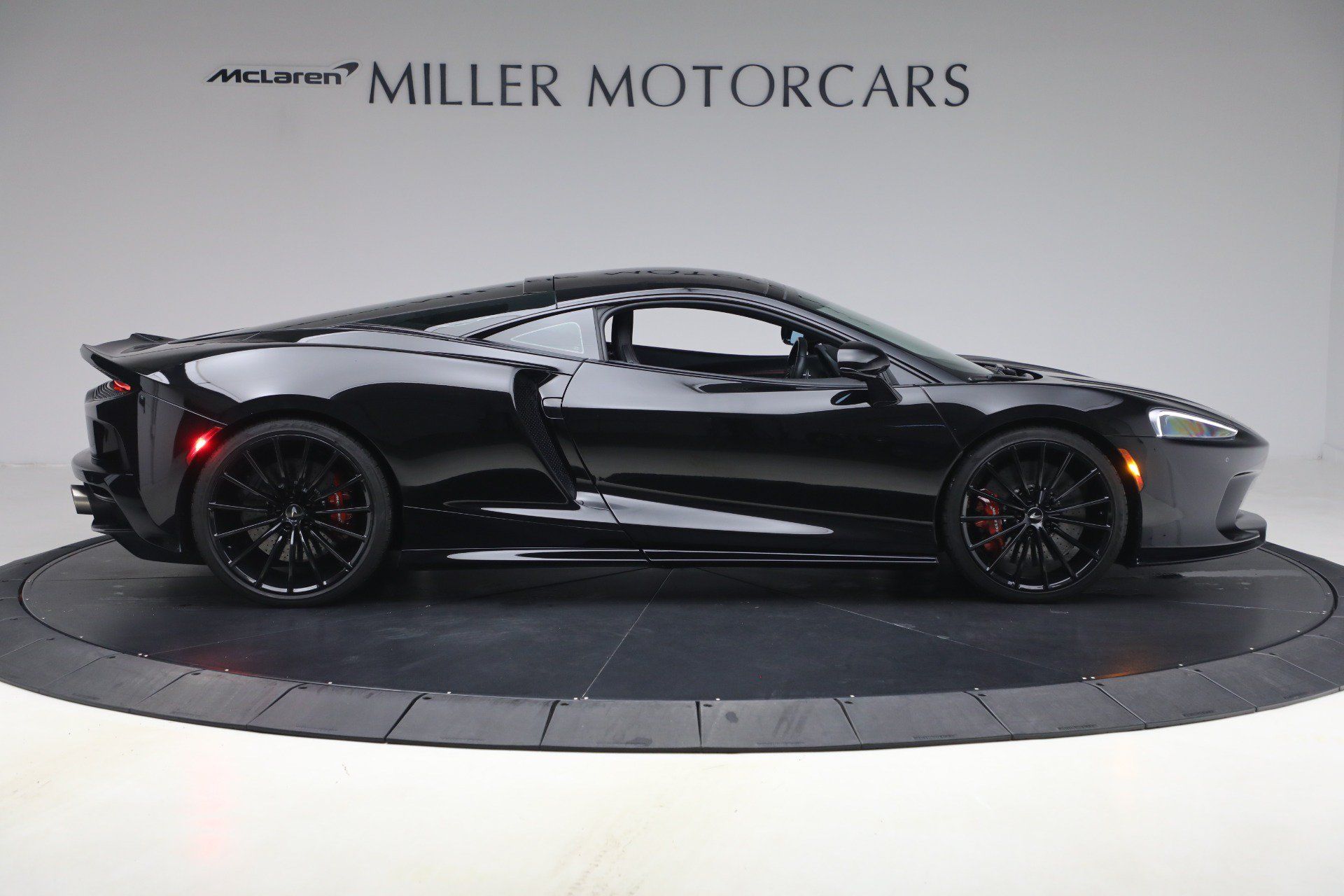 Used 2023 McLaren GT RWD image 9