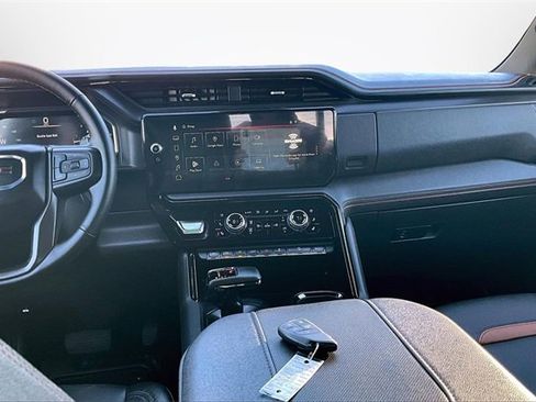 Used 2025 GMC Sierra 1500 AT4 w/ AT4 Premium Package image 6